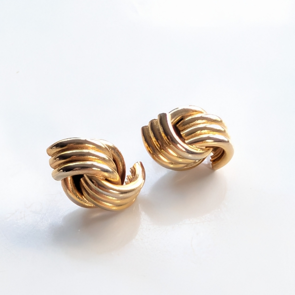 Vintage Gold Tone Mobwife 80s Lightweight Twisted Knot Post Earrings